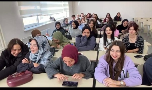 Kız Öğrencilerimize İlham Veren Buluşma: Girişimcilik Kültürü Söyleşi