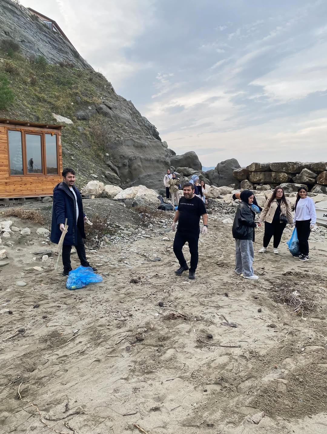 Gençlik ve Çevre Bilinci Odaklı Anlamlı Etkinlik: Ayancık Sahilinde Buluştuk